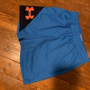 Size 2T under armour shorts boys